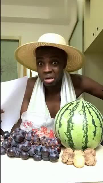 非洲小哥吃瓜,非洲小哥的“瓜”界探险记