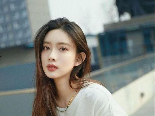 孟子义吃瓜说话