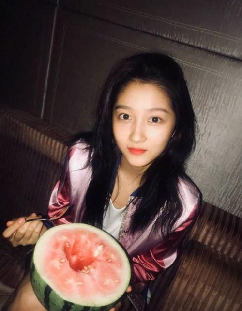 吃瓜写真风格图片,揭秘吃瓜写真风格的独特魅力