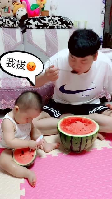 儿童吃大瓜,大瓜的甜蜜诱惑